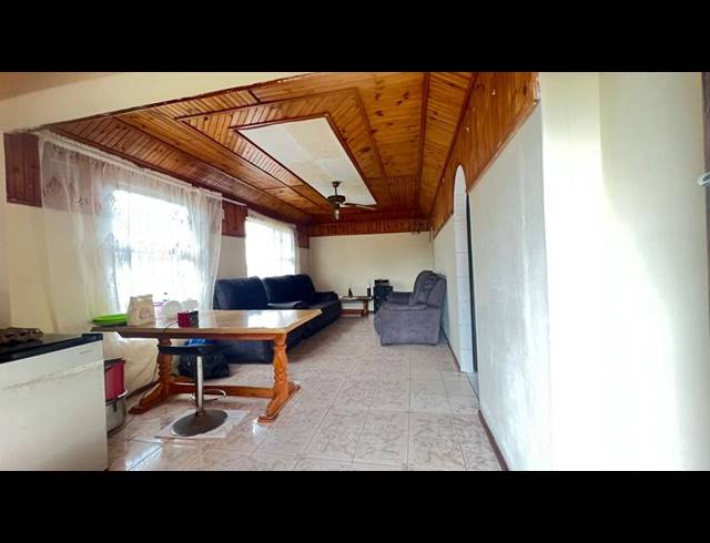 3 BEDROOM HOUSE FOR SALE IN UMLAZI Q